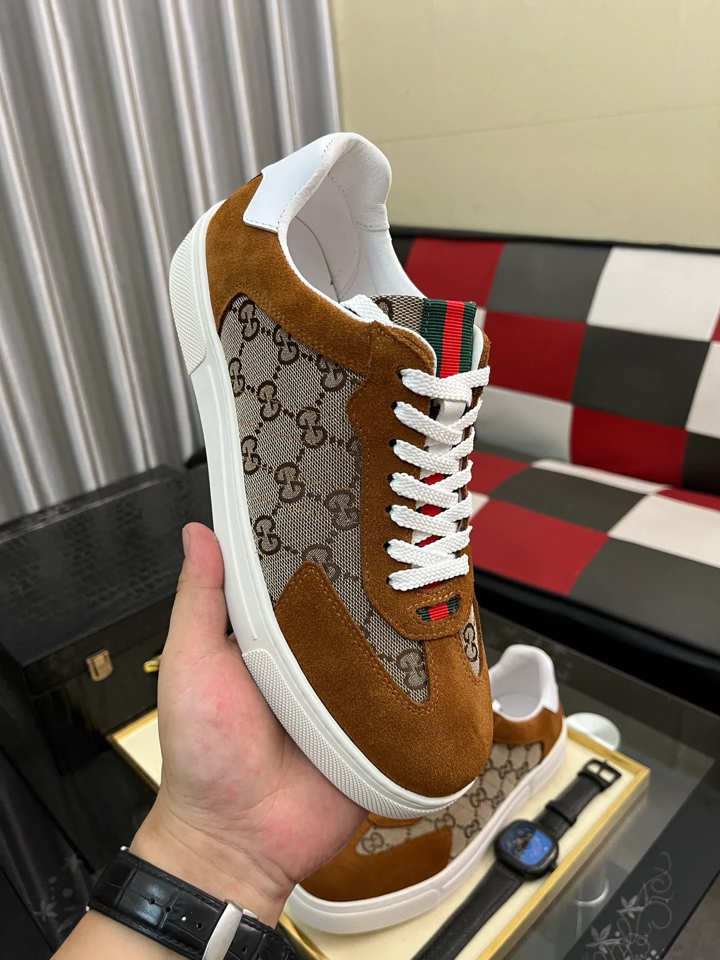 Men's shoes 💰380⌚️⌚️Gucci •Gucci original quality.~ Unique modern style sneakers. 🏃A must-have casual shoe for trendy men😍😍 Original brand imported from Italy, imported original leather, sheep lining (refuses to discolor and grind feet) Sole: Original sole provided by the original factory, French lazy style design ⚠️Fit to the feet, original quality, super comfortable original sole. Just like shooting the real thing🎬The real thing is better, code number: 38-442️⃣colors available
